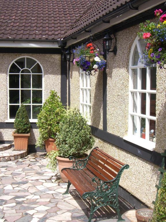 Kings Paget Hotel 3*