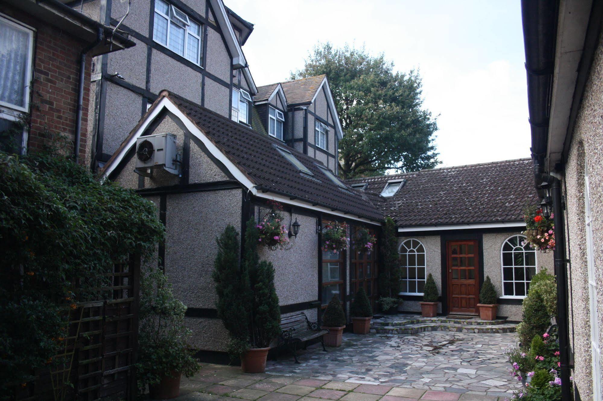 Kings Paget Hotel 3*