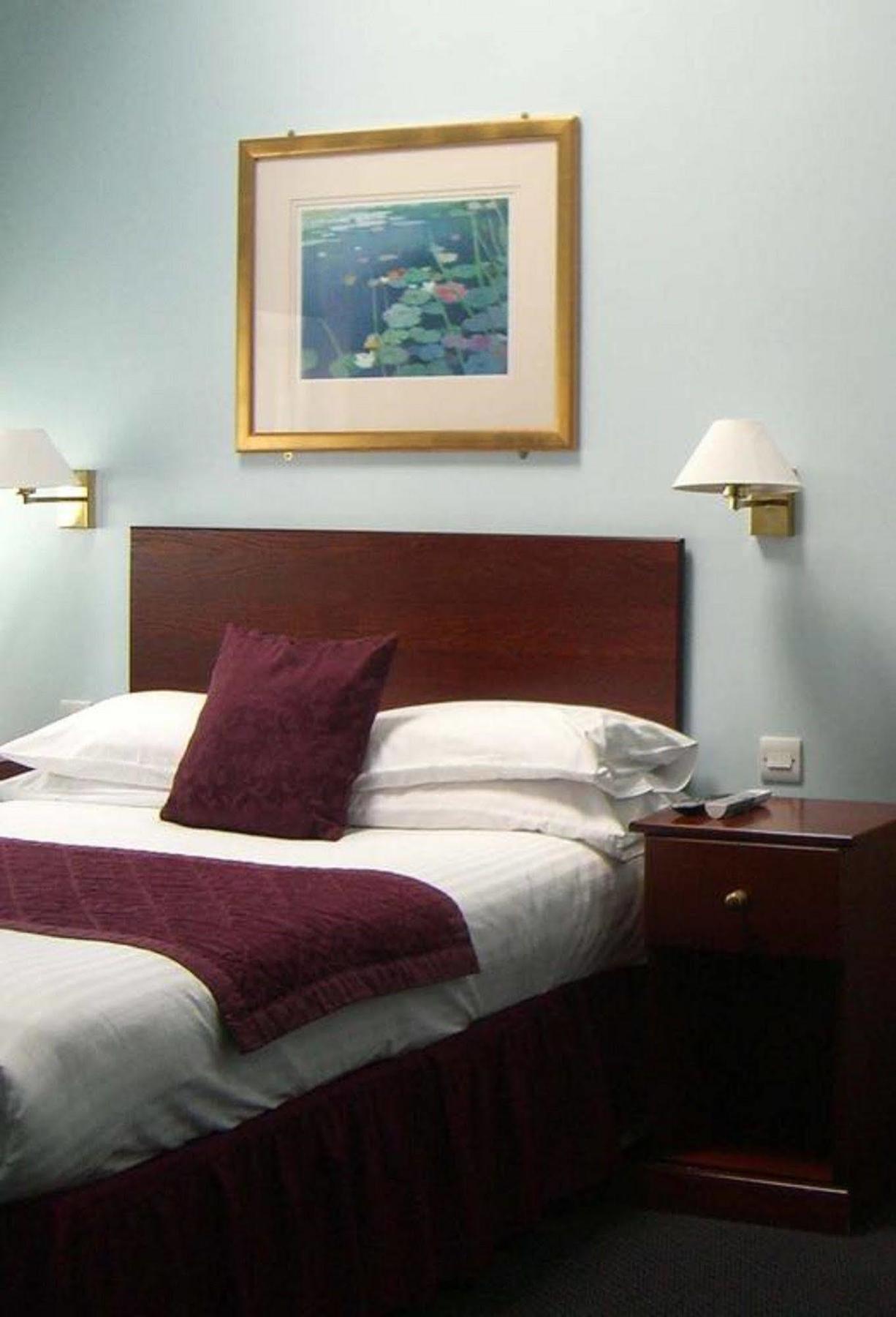 Kings Paget Hotel 3*