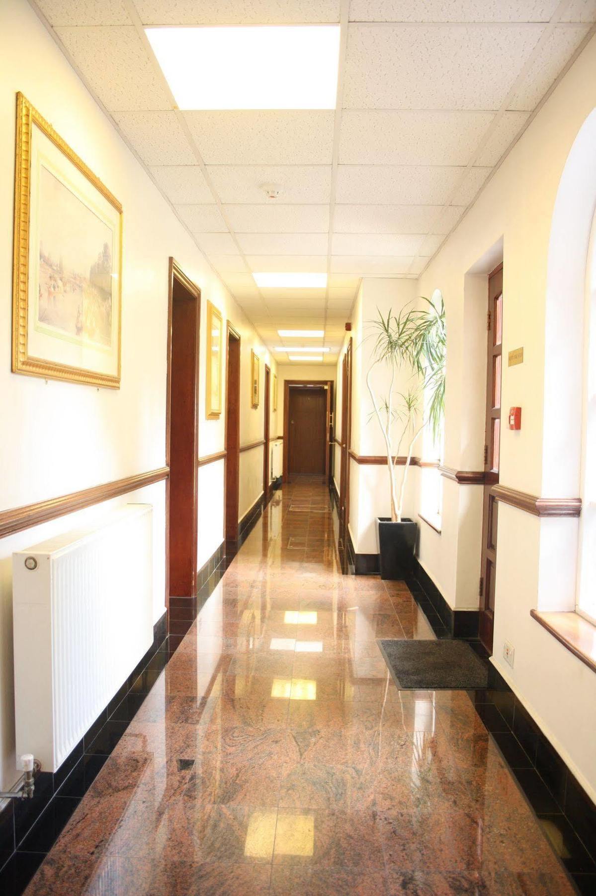 Kings Paget Hotel 3*